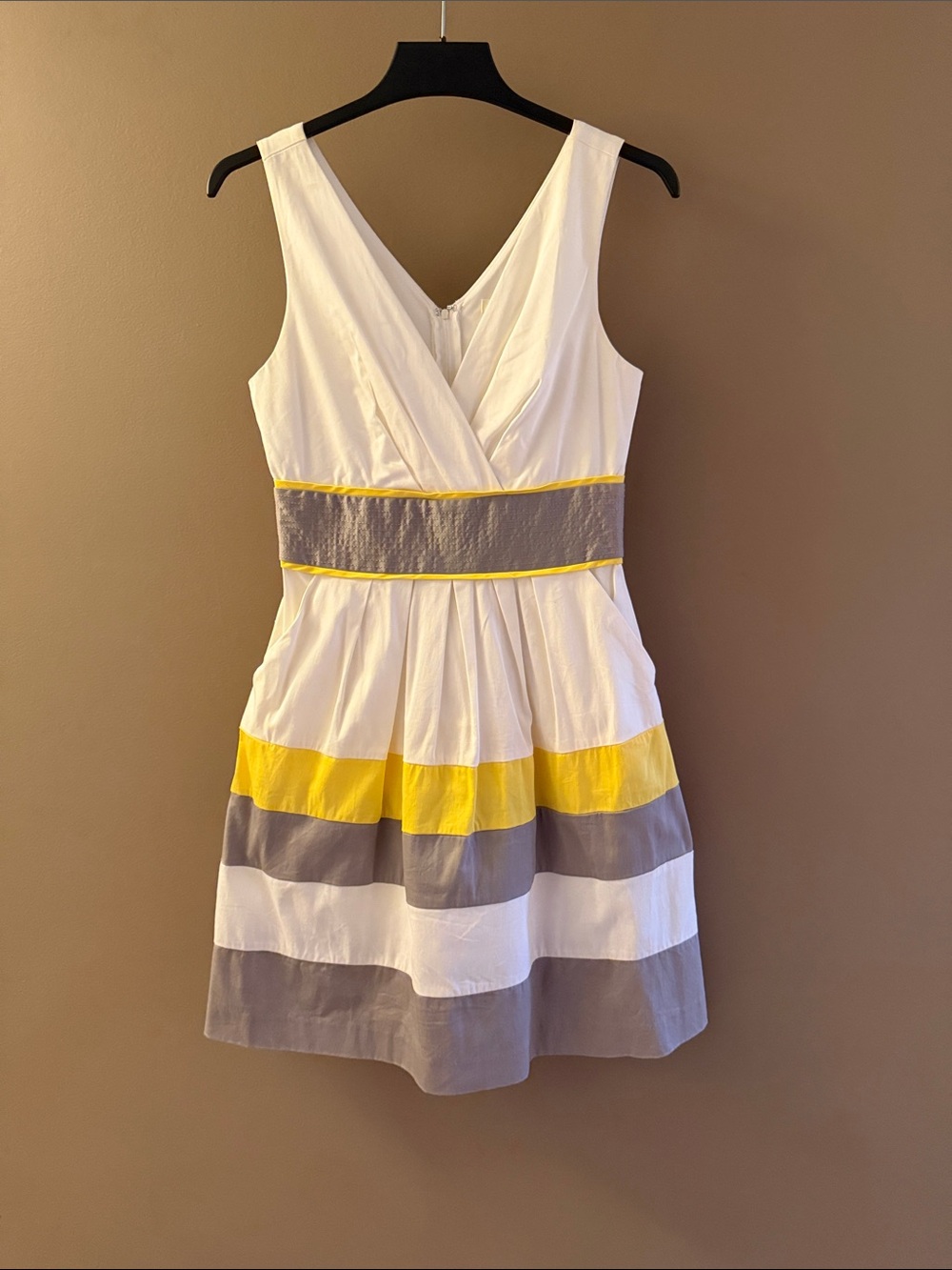 Darling White☀️Summer Sleeveless V-Neck Stripe Dress w/Yellow & Gray Accents